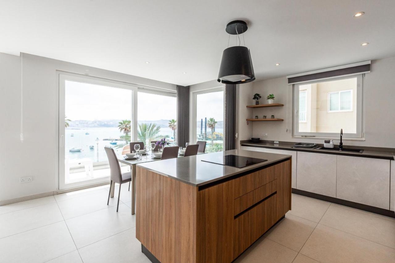 Seafront Luxury Apartment 세인트폴스베이 외부 사진