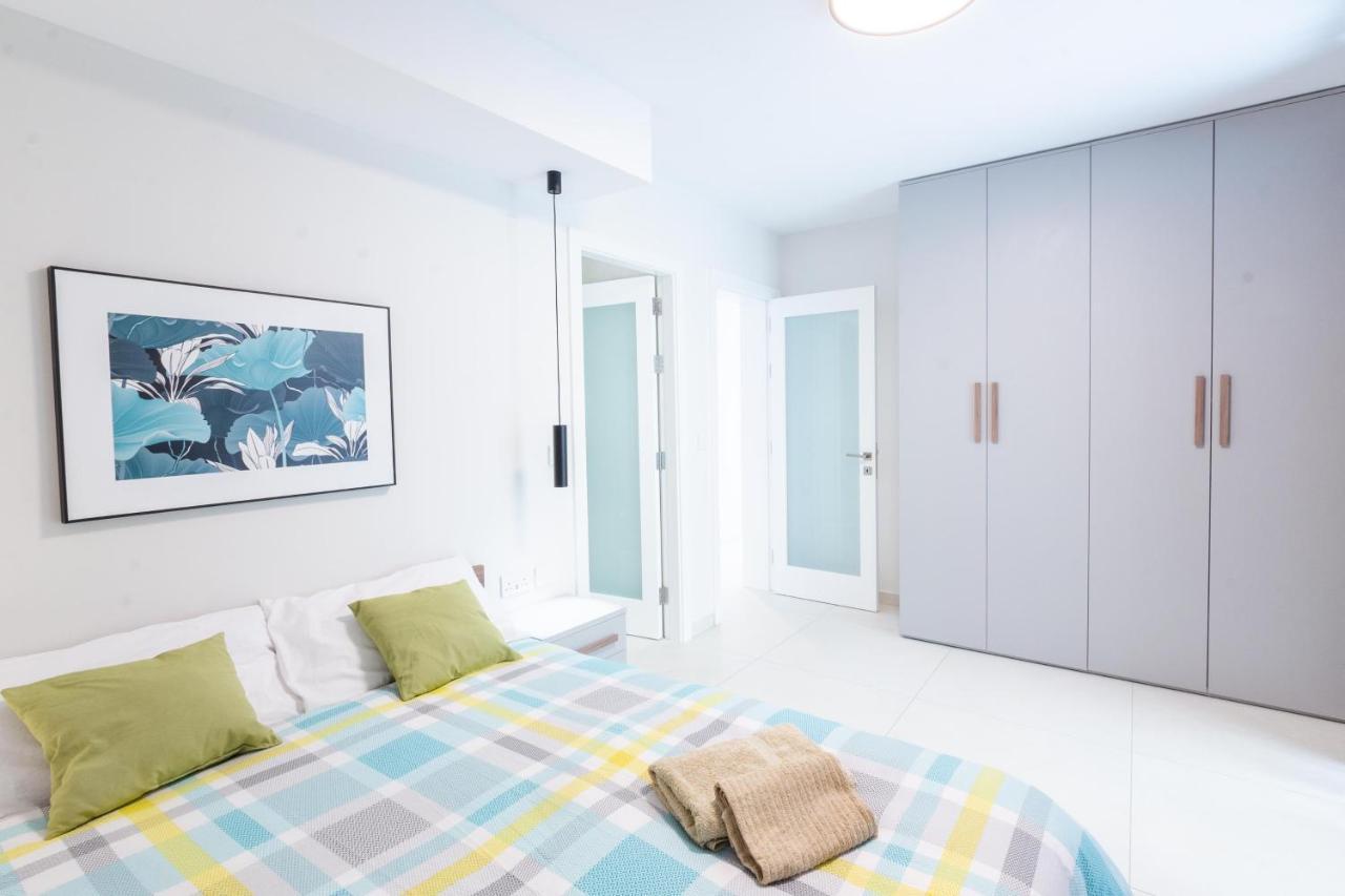 Seafront Luxury Apartment 세인트폴스베이 외부 사진