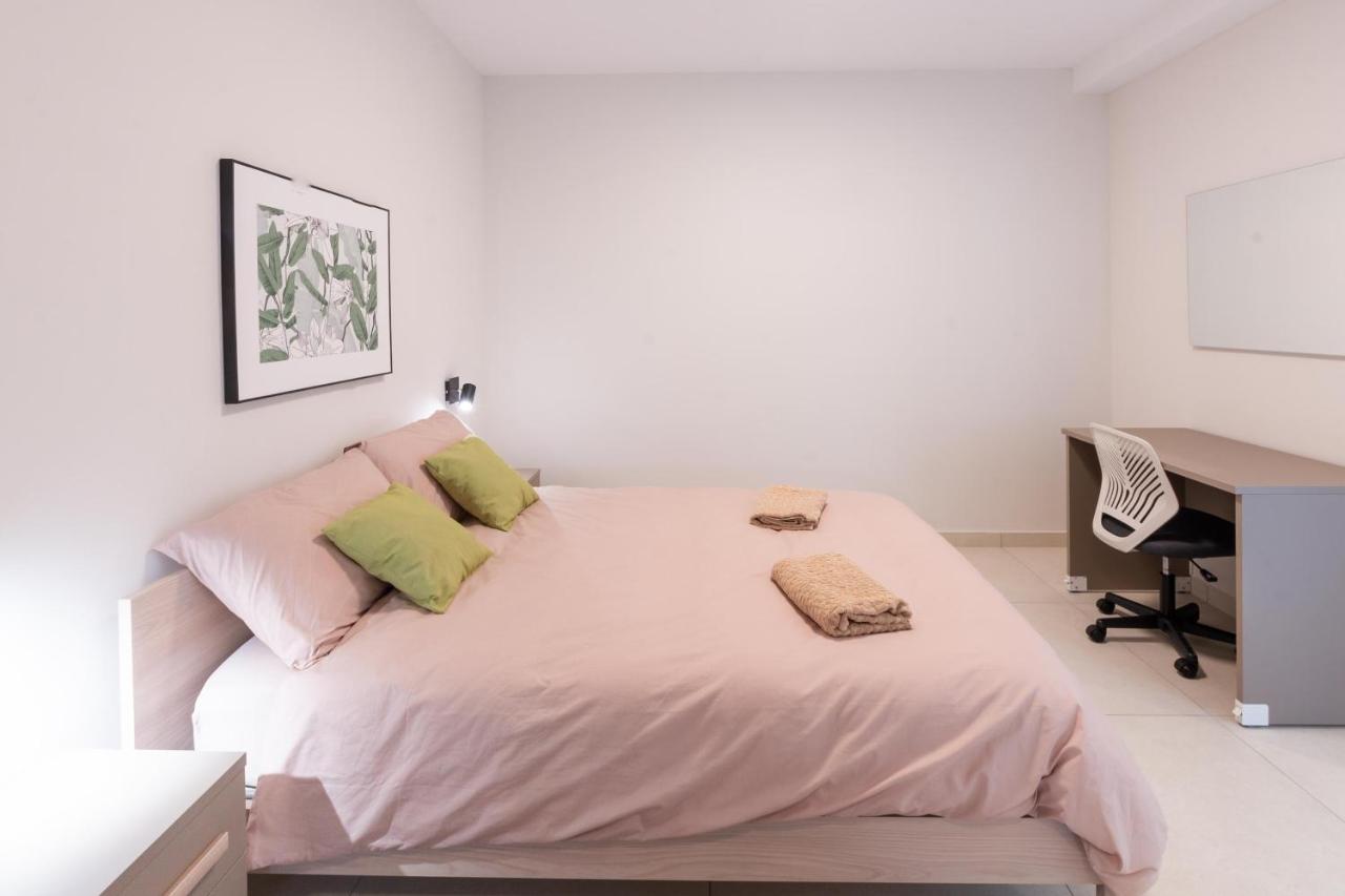 Seafront Luxury Apartment 세인트폴스베이 외부 사진