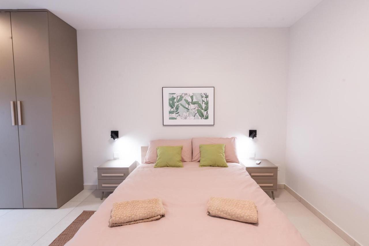 Seafront Luxury Apartment 세인트폴스베이 외부 사진